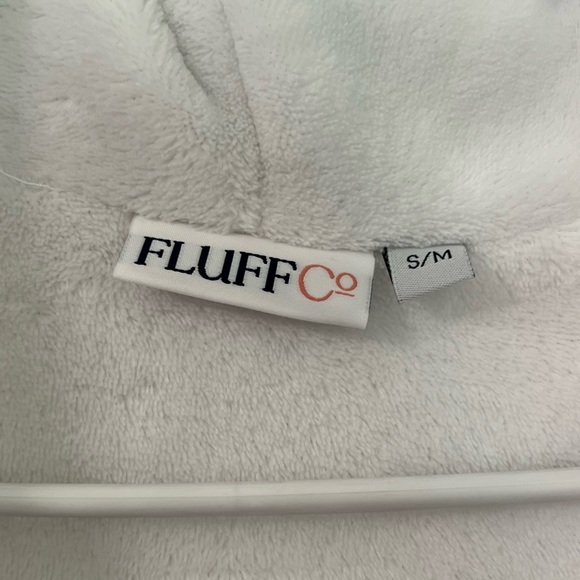 Plush hotel lounge robe - Picture 6 of 7